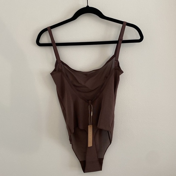 NWT SKIMS Sheer Sculpt Thong Bodysuit Brown Small - Picture 5 of 10